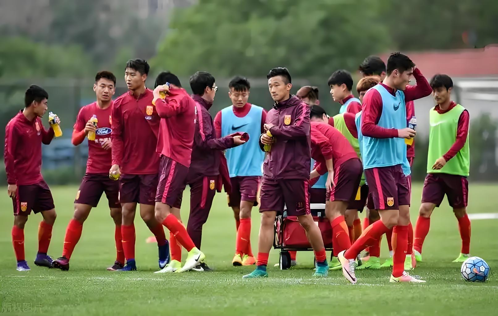 国内足球联赛首回合精彩比拼场面分秒精彩的简单介绍