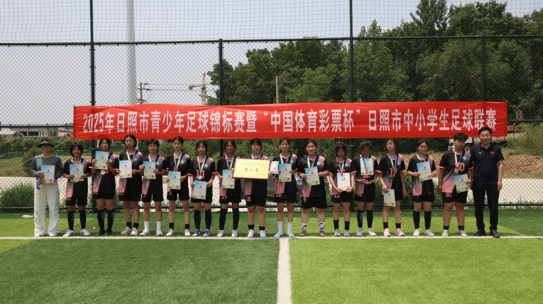 关于青少年足球锦标赛日益升温，新秀崭露头角的信息