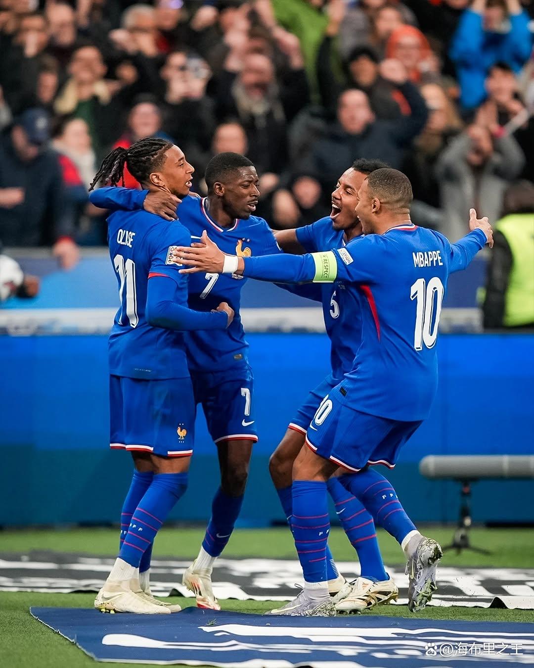 法国足球比赛中锋线凶猛攻击