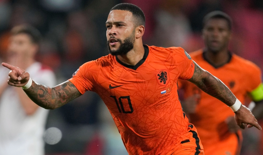 包含欧洲杯英国足球队在半决赛中胜利晋级，将与法国队争夺冠军！的词条