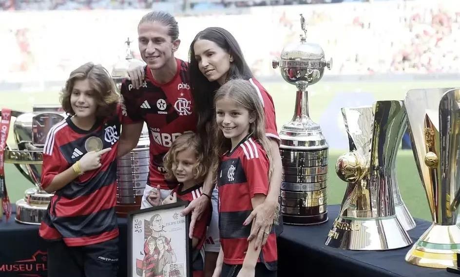 南美足球联赛冠军球队更换主教练