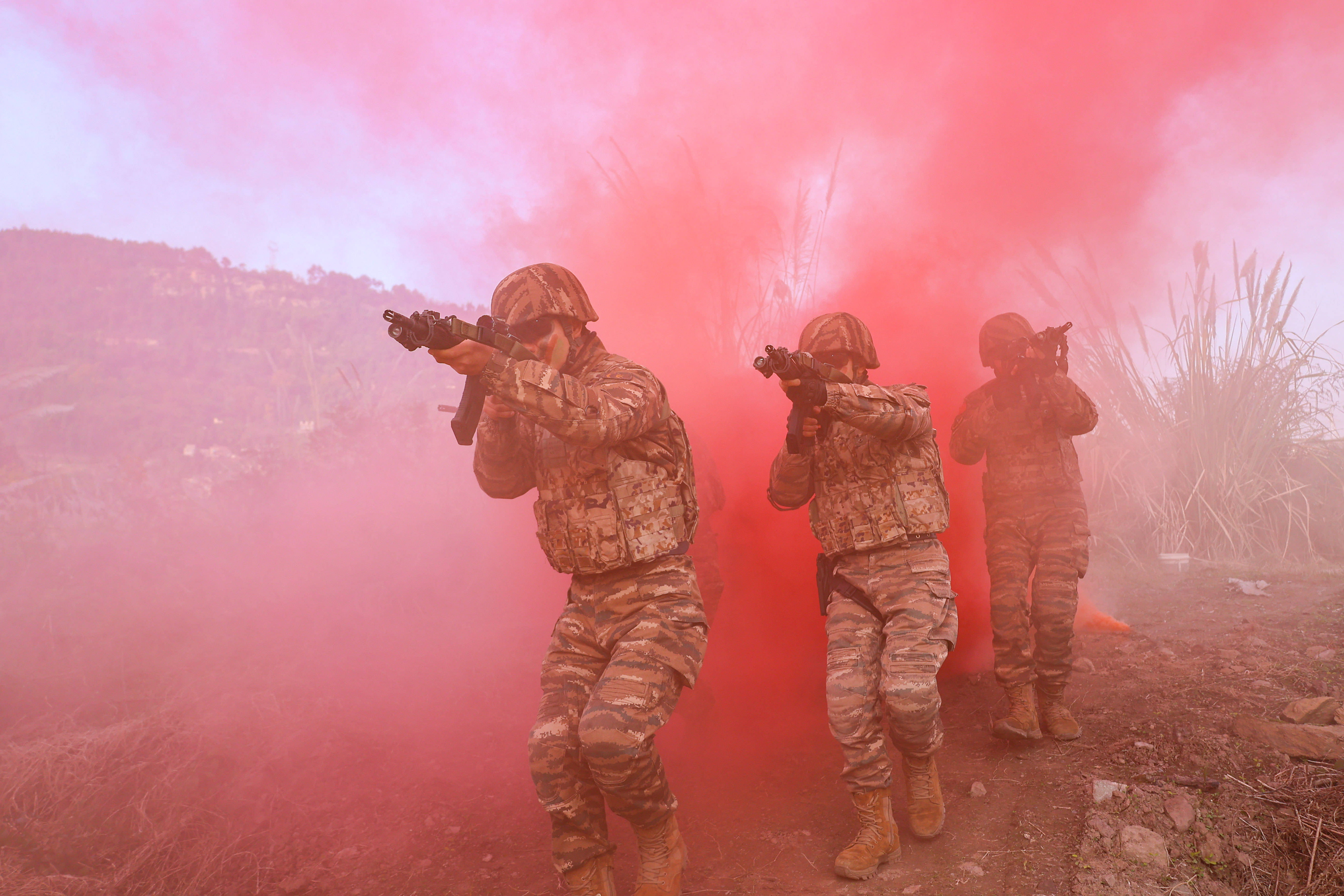 包含重庆斯威赴上海作战，备战意气风发的词条