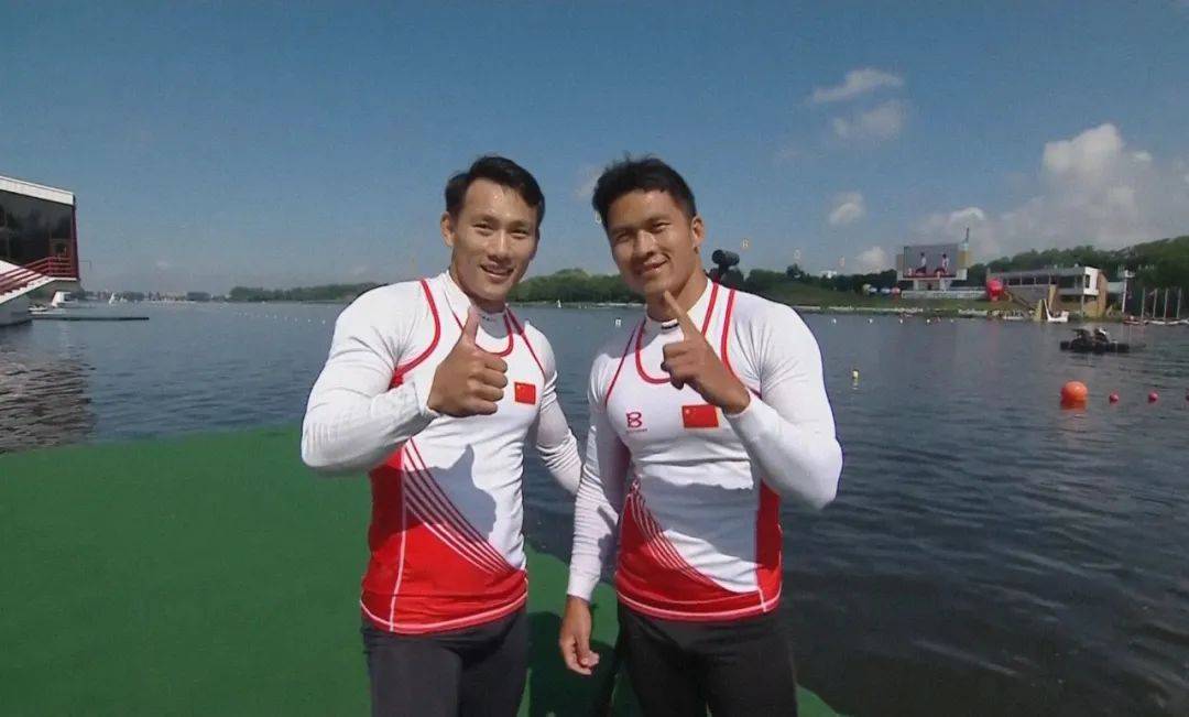 波兰举重选手表现抢眼，夺得奖牌