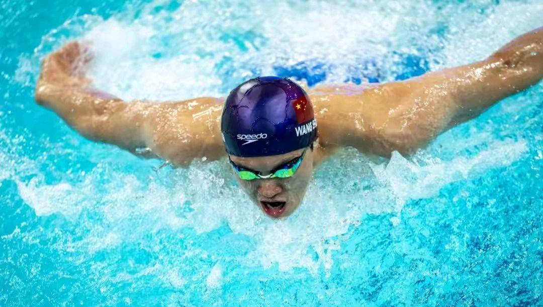 美国选手成功卫冕游泳比赛冠军 美国选手成功卫冕游泳比赛冠军