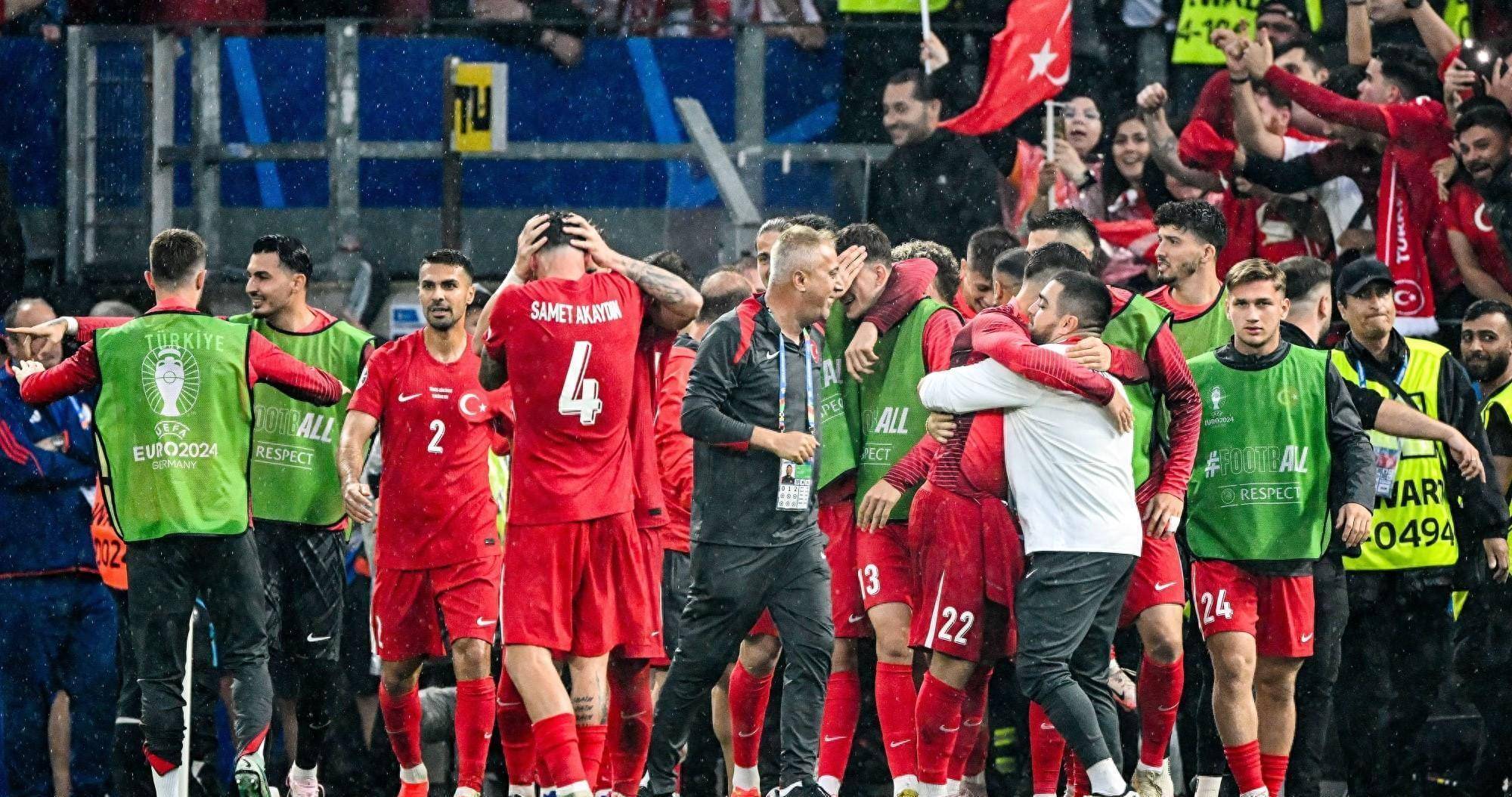 包含捷克斩获胜利，意气风发晋级欧洲杯的词条