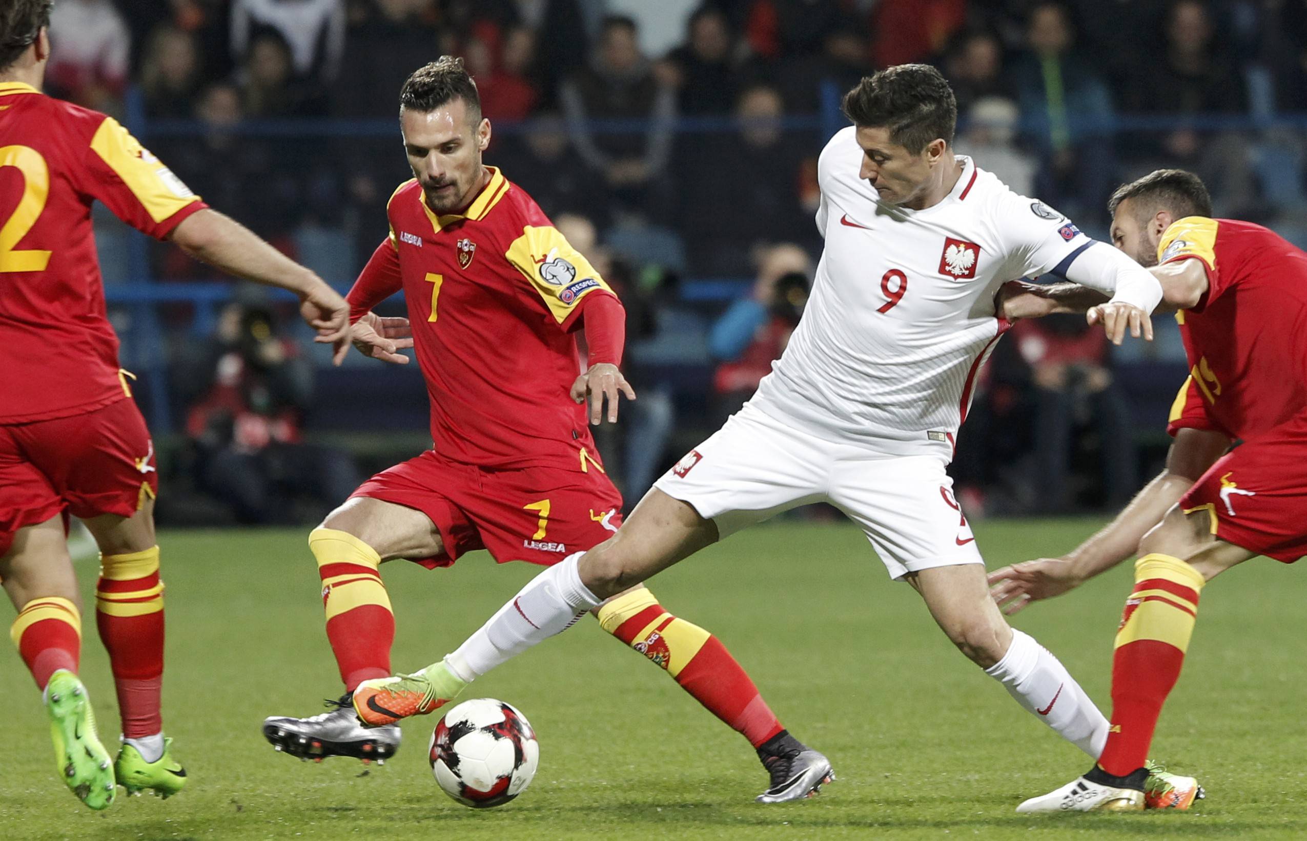 欧洲足球赛事在欧洲各地继续激烈进行