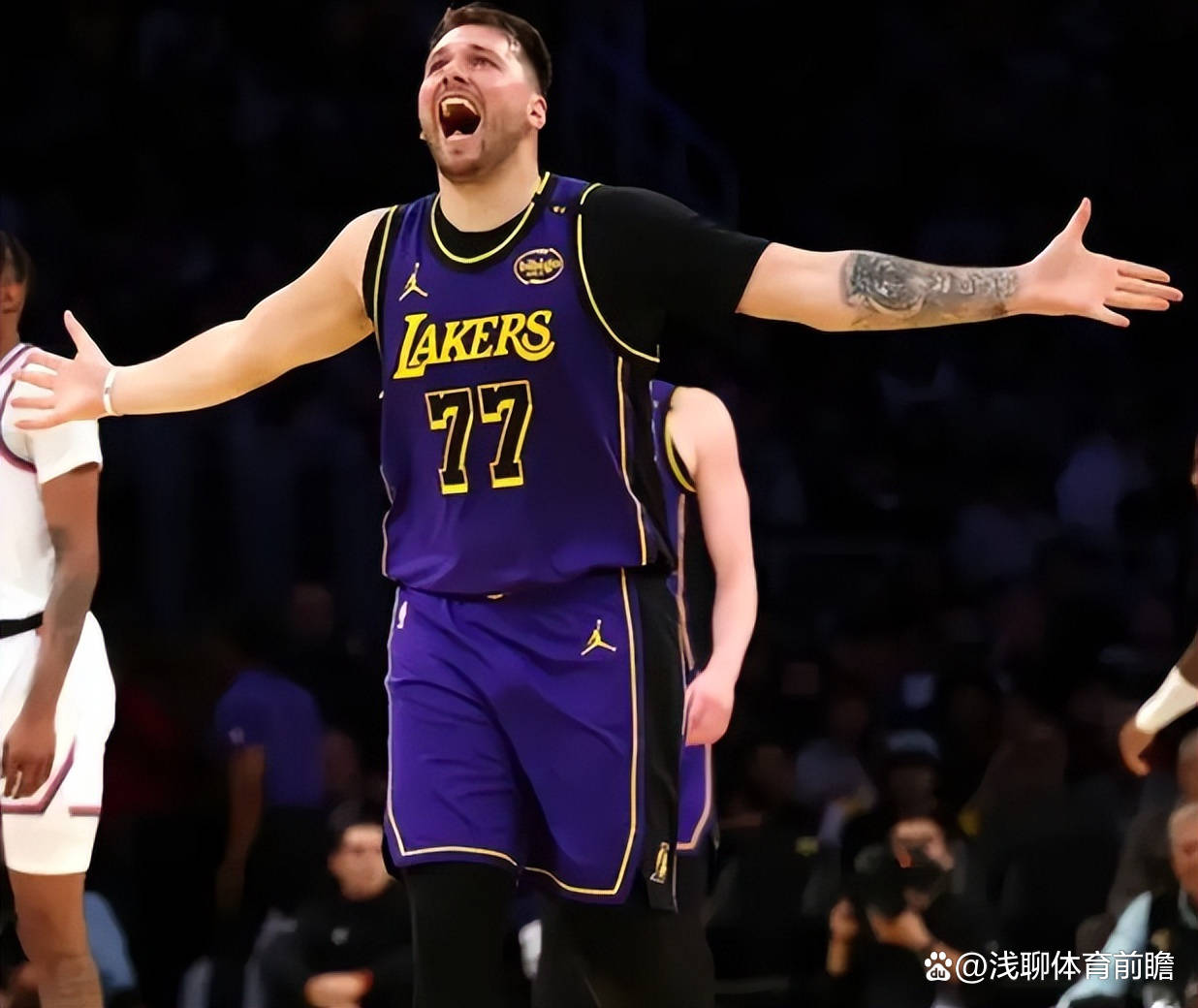 湖人队再次完胜对手，夺得连胜