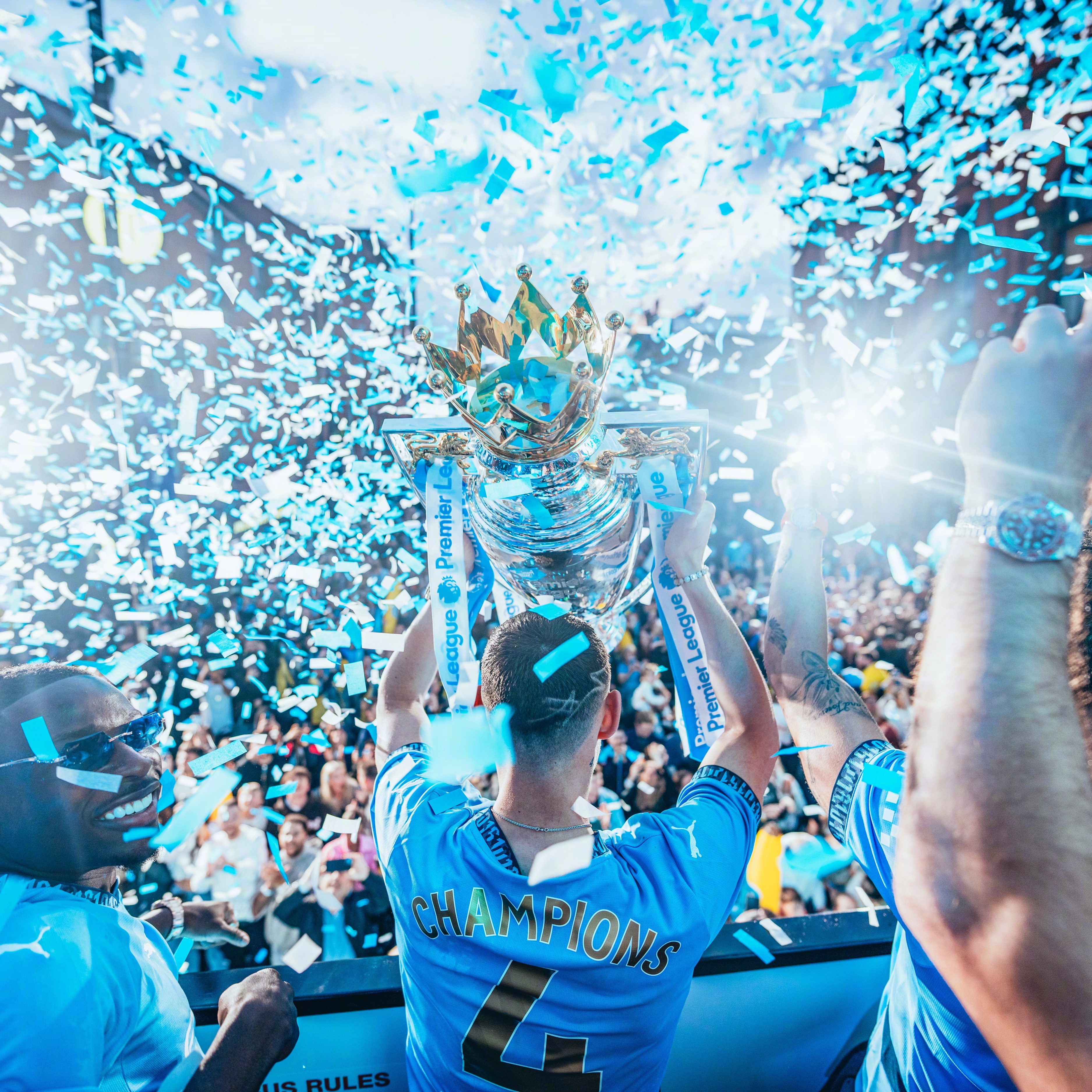 曼城客场挑战获胜，紧追英格兰足球冠军的简单介绍