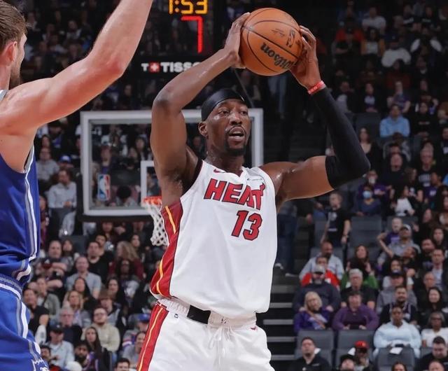 热火客场力克尼克斯,取得四连胜 热火客场力克尼克斯,取得四连胜