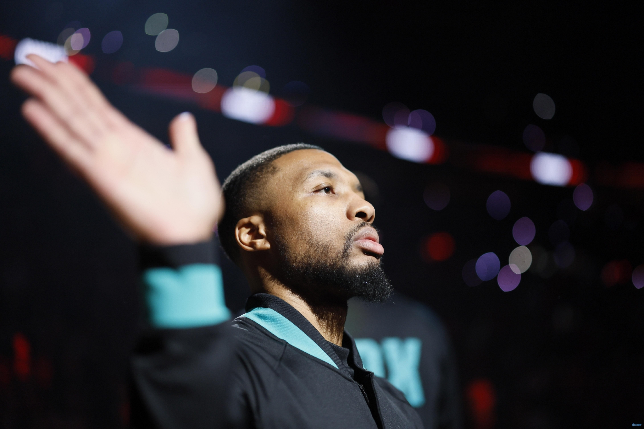 开拓者大胜灯泡，利拉德手感火爆