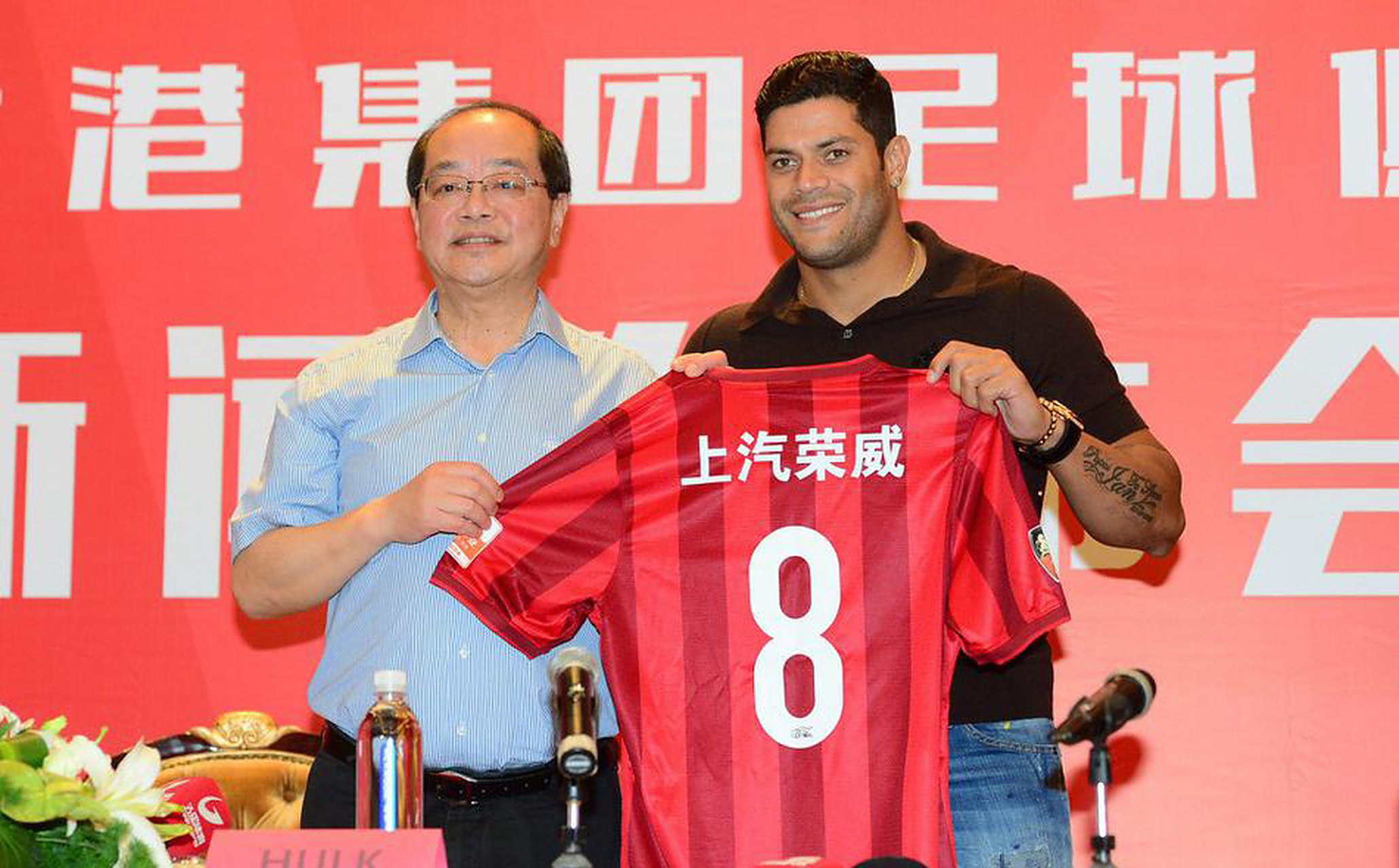 包含上港官宣胡尔克回归中超！的词条