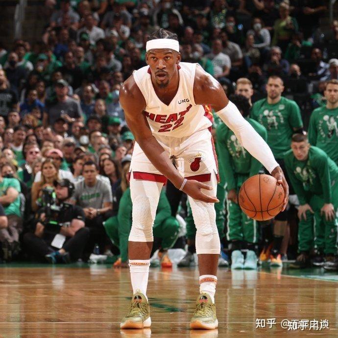 包含LGD鏖战FPX，Perkz完成史诗逆转宿命之战小组赛，强势挺进下一轮的词条